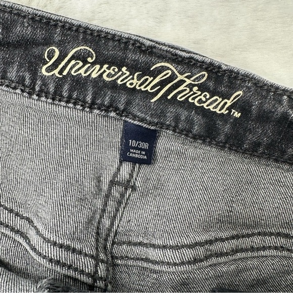 Universal Threads Washed Black Denim Shorts Size 10/30 - Picture 3 of 3